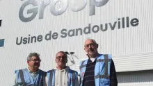 Miguel Vidal, Fabien Gloaguen et Pascal David, syndiqués chez FO et salariés de Renault, devant le site de Sandouville. | OUEST-FRANCE