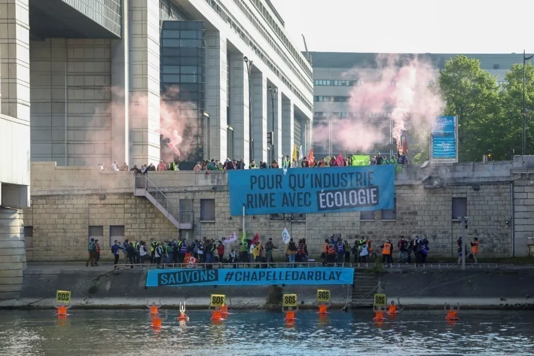 Manifestation à Bercy pour la papeterie Chapelle Darblay / Crédit photo ©Emeric Fohlen