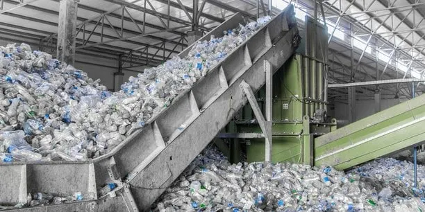 Usine recyclage de plastique 