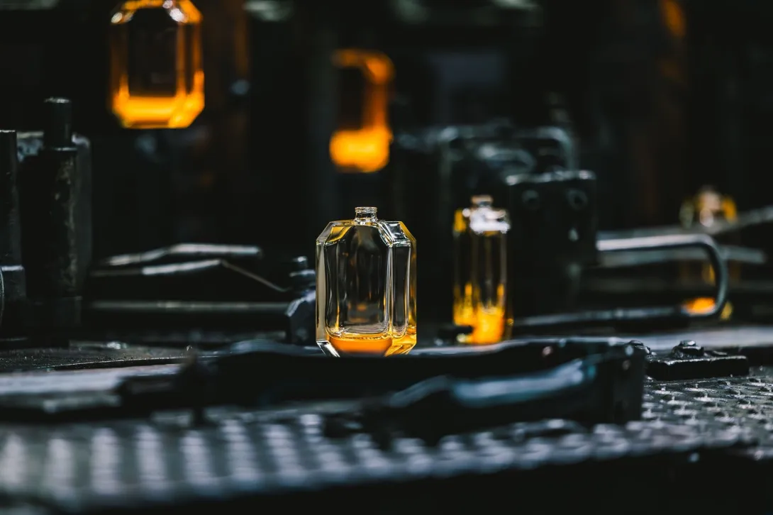 Flacons en verre / Crédit photo : Pochet du Courval