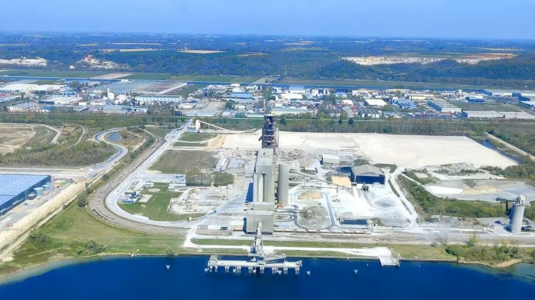 Les deux projets d’Engie concernent une partie des terrains occupés par la cimenterie Lafarge, en bordure du Grand Canal / DR