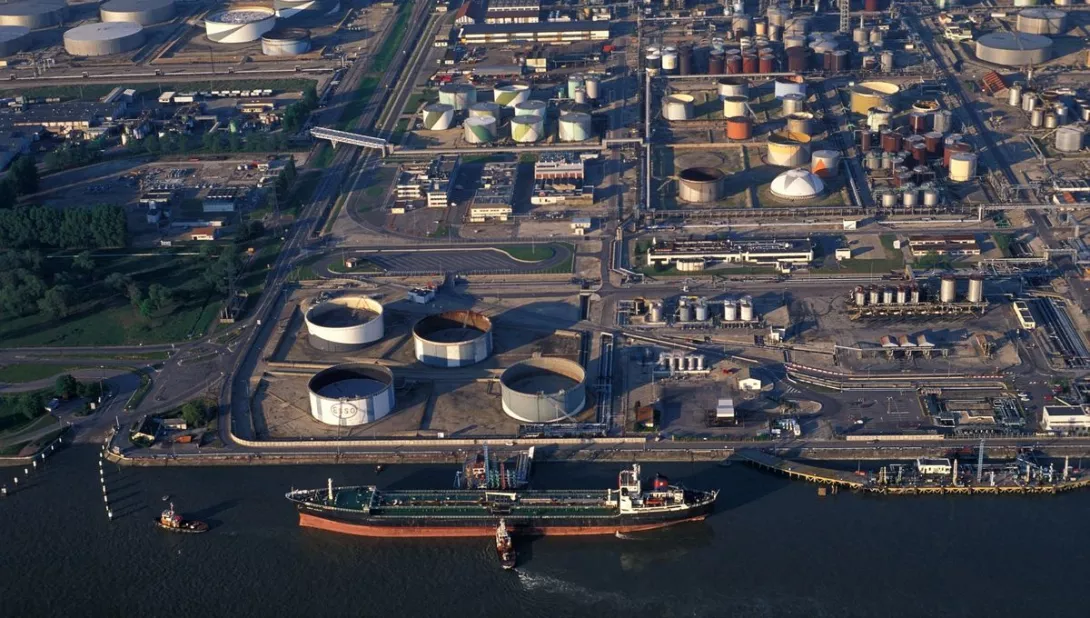 Vue aérienne de la zone industrielle de Port-Jérôme-sur-Seine - Crédit photo : AFP - Yannick le Gal
