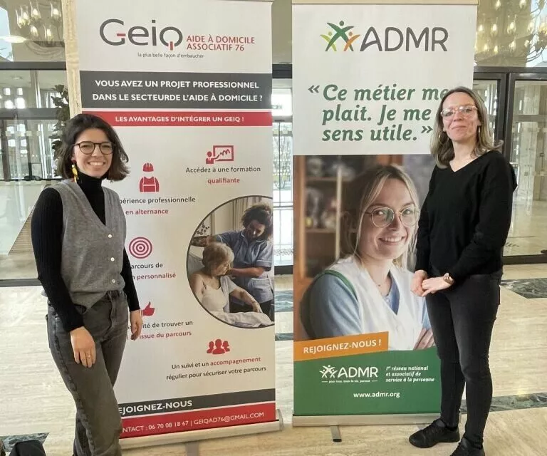 Juliette Duteurtre et sa collègue lance un appel au recrutement d’aide à domicilie en Pays de Bray - Crédit photo : Geiq Aide à domicile